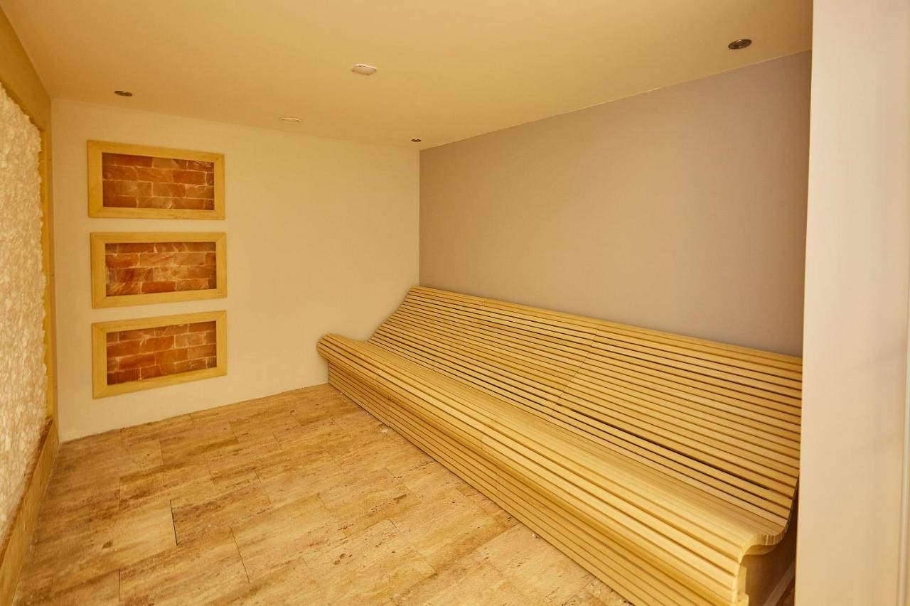 A Hoteli - Hotel Park Vrnjačka Banja エクステリア 写真 A modern steam room