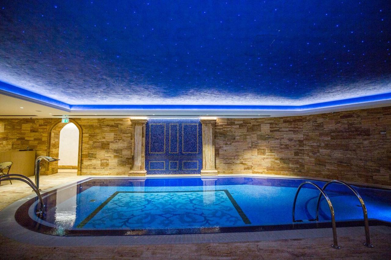 A Hoteli - Hotel Park Vrnjačka Banja エクステリア 写真 The pool at the hotel