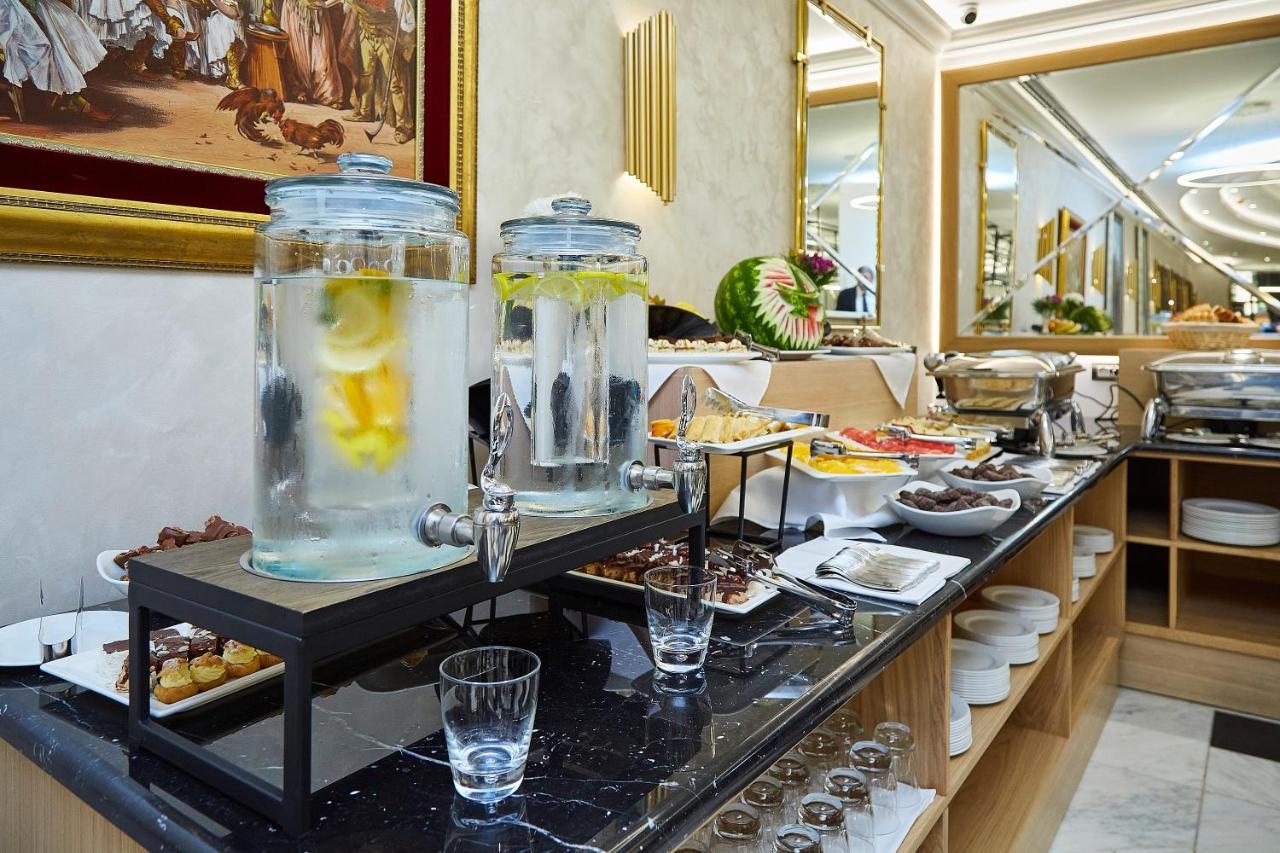 A Hoteli - Hotel Park Vrnjačka Banja エクステリア 写真 A buffet at a hotel