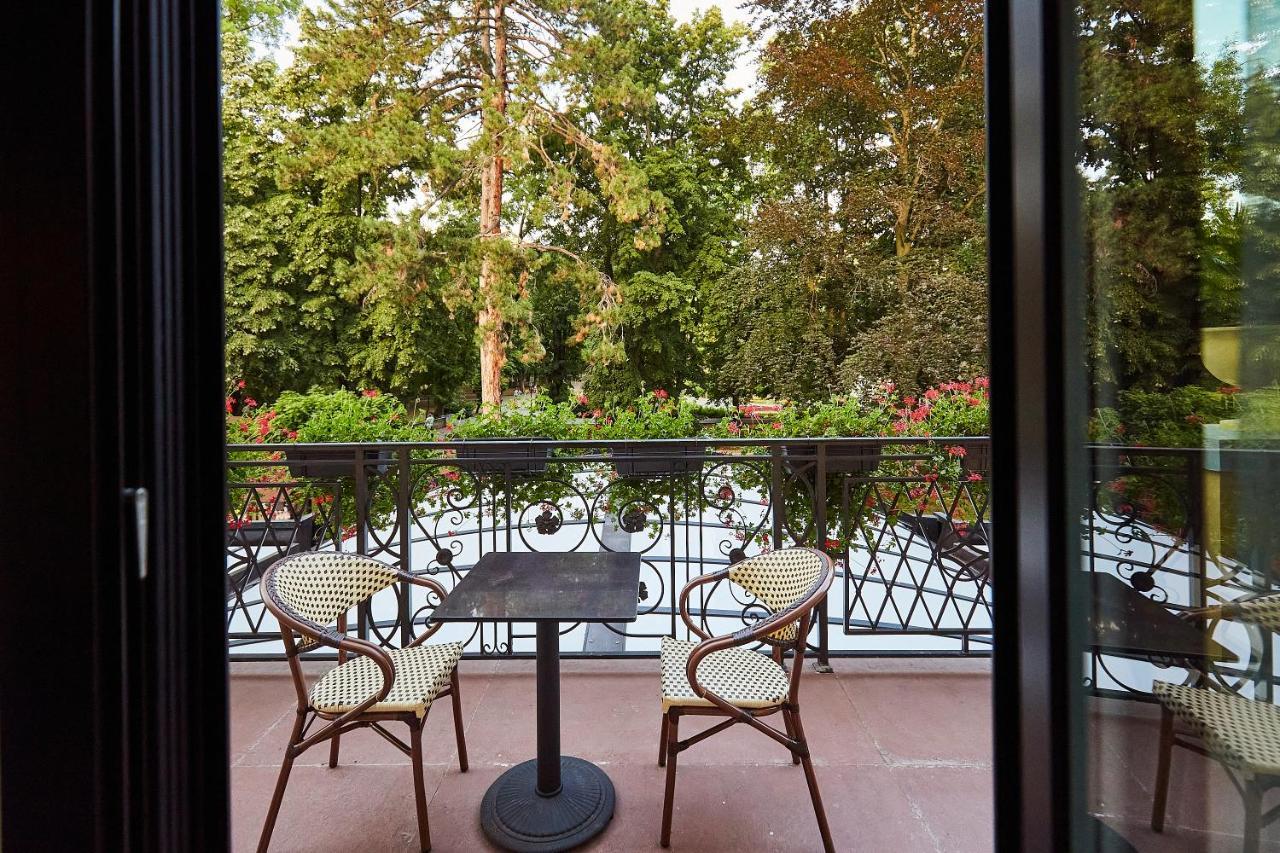 A Hoteli - Hotel Park Vrnjačka Banja エクステリア 写真 A balcony in Paris