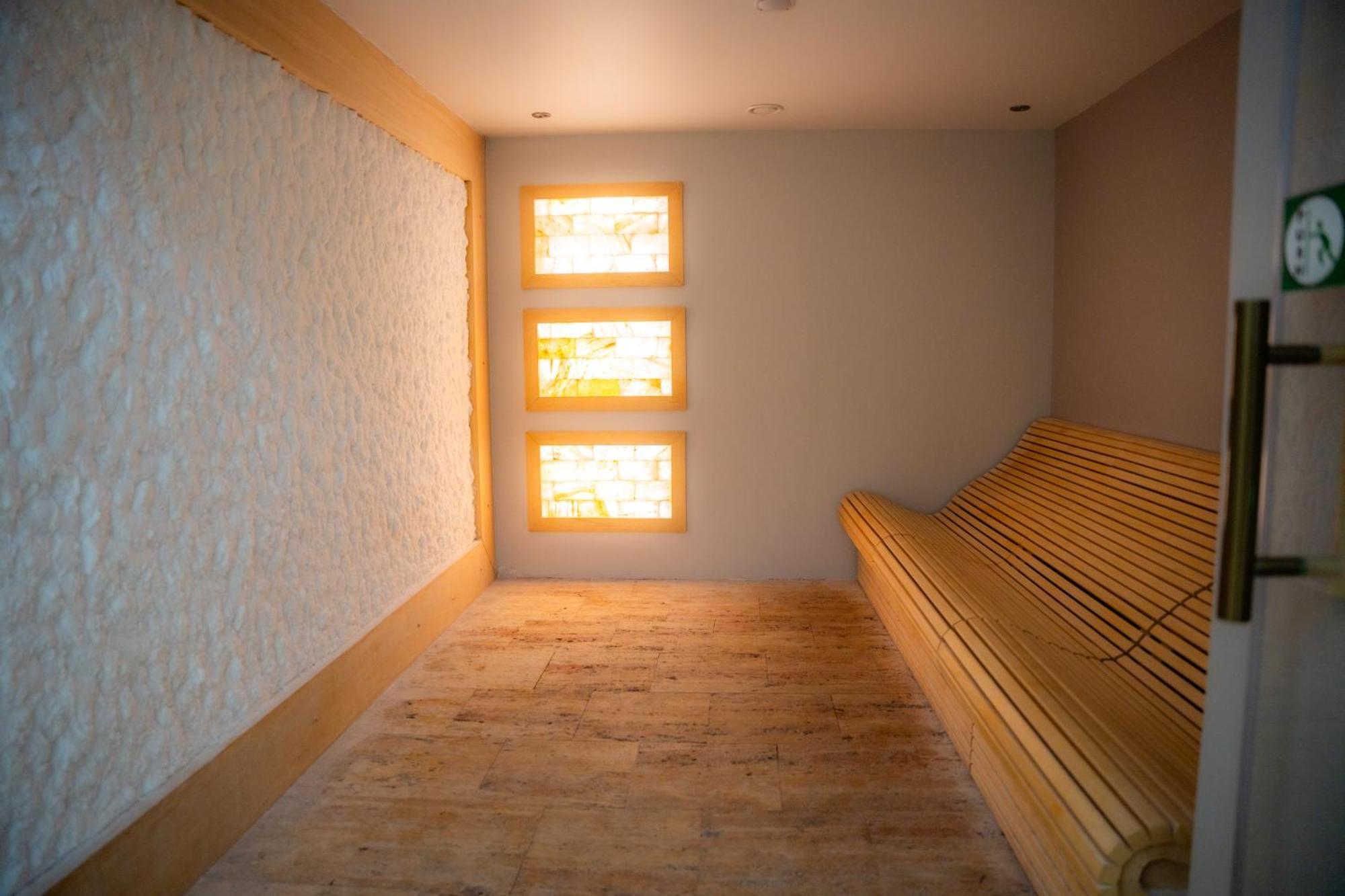A Hoteli - Hotel Park Vrnjačka Banja エクステリア 写真 A salt room