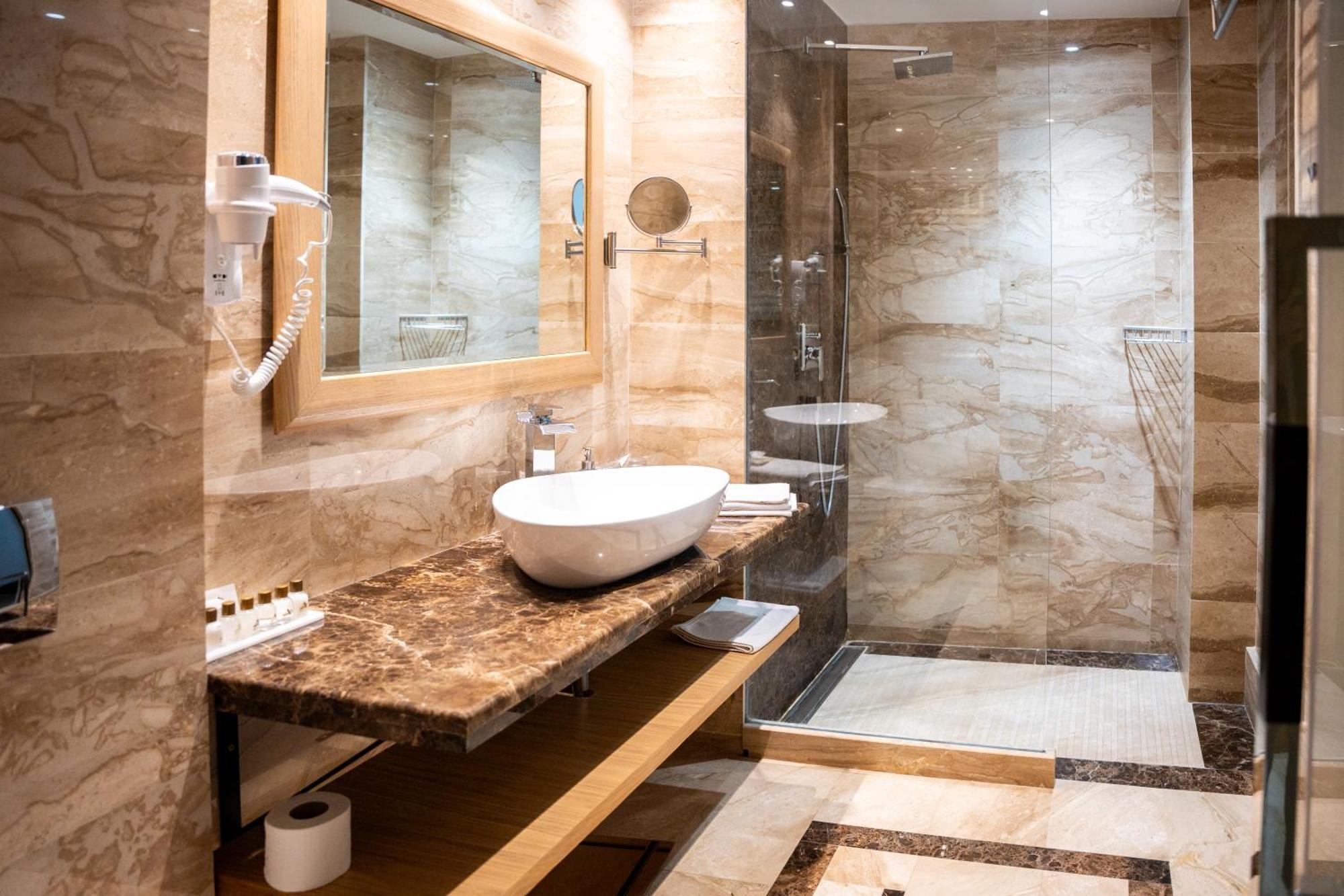 A Hoteli - Hotel Park Vrnjačka Banja エクステリア 写真 Bathroom